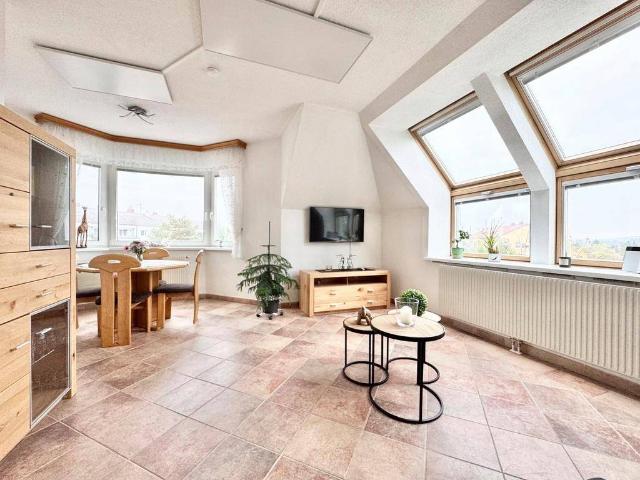 TOPLAGE IN EBERGASSING WIEN NÄHE | TRAUMHAFTE, LICHTDURCHFLUTETE 3 ZIMMER MIT FERNBLICK | STELLPLATZ FÜR AUTO INKLUSIVE