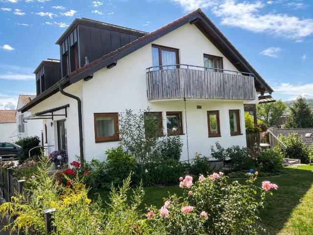 Traumhafte Aussicht! Charmantes freistehendes Einfamilienhaus in Hochdorf!