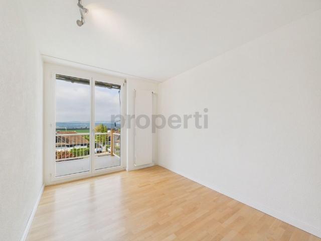 Traumhafte Aussicht, Privater Balkon & Grosszügiges Platzangebot im Kanton Zug!