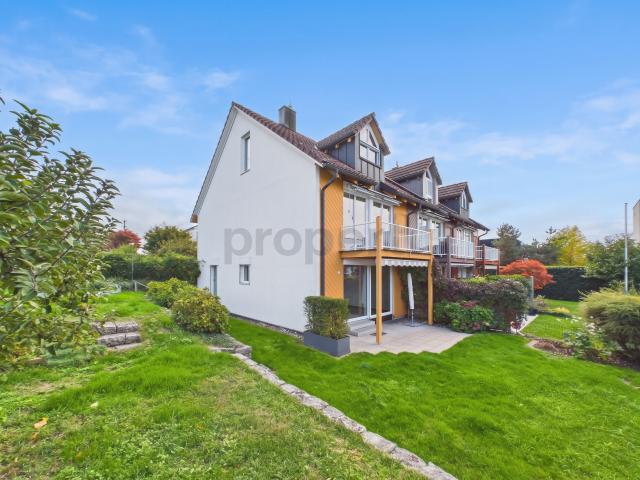 Traumhafte Aussicht, Privater Balkon & Grosszügiges Platzangebot im Kanton Zug!
