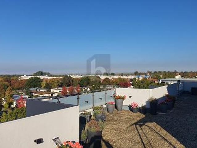 TRAUMHAFTE AUSSICHT ÜBER DEN DÄCHERN