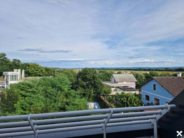 TRAUMHAFTE BALKONWOHNUNG MIT HERRLICHEM AUSBLICK UND MORGENSONNE