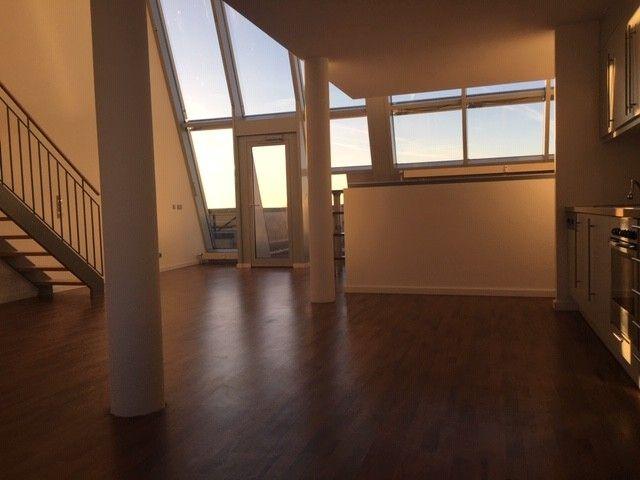 Traumhafte City Wohnung im DG mit Weitblick !