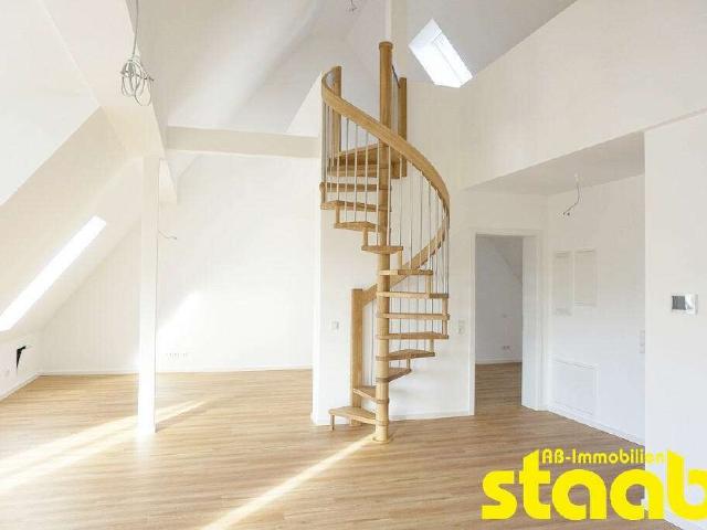 TRAUMHAFTE DACHWOHNUNG MIT GALERIEZIMMER * MODERNES WOHNEN IN CITY LAGE!