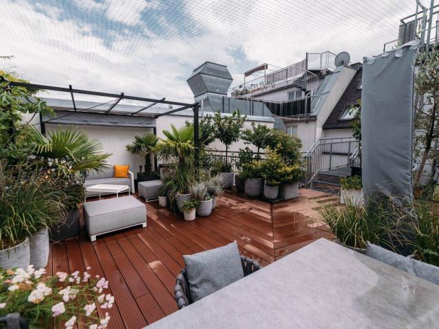 Traumhafte Dachgeschoss Maisonette mit privater Innenhof Terrasse