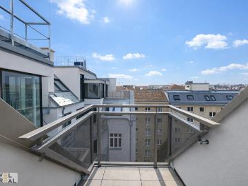 Traumhafte Dachgeschoßwohnung im Herzen des 9. Bezirks Erstbezug!