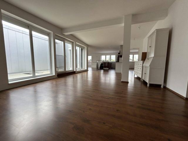 Traumhafte Dachgeschoßwohnung in Lenzing 151 m² + 24m² Atrium, 4 Zimmer, Balkon & Garage!
