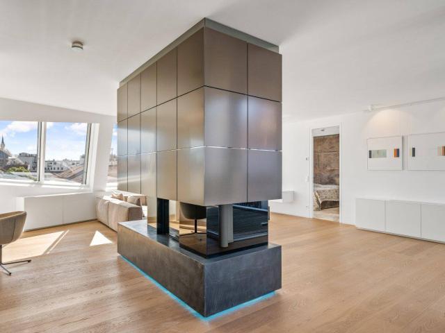 Traumhafte Dachgeschoßwohnung mit großzügiger Dachterrasse in ausgezeichneter Lage steht zum Verkauf inklusive 2 Garagenstellplätzen und Möblierung