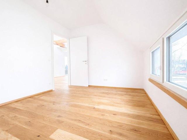 Traumhafte Dachgeschosswohnung mit Loggia und Garten | Nähe Kaufpark Alterlaa