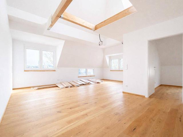 Traumhafte Dachgeschosswohnung mit Loggia und Garten | Nähe Kaufpark Alterlaa