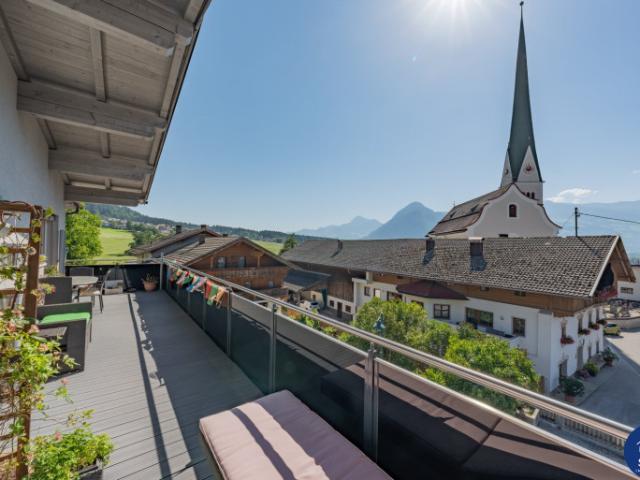 Traumhafte Dachgeschosswohnung mit Panorama Balkon in Bestlage zu verkaufen