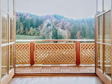 Traumhafte Dachgeschoßwohnung mit Panoramablick in Plainfeld