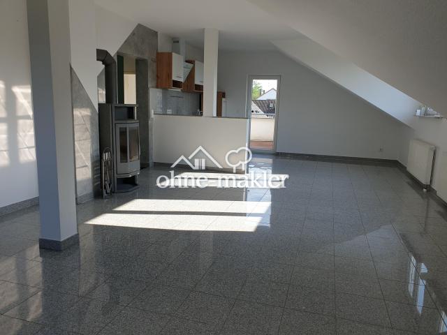 Traumhafte Dachgeschosswohnung mit sonniger Dachterrasse und Kaminofen sofort frei