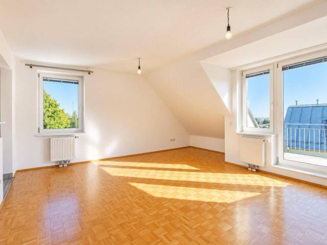 Traumhafte Dachgeschosswohnung mit Terrasse und Fernblick am Wilhelminenberg
