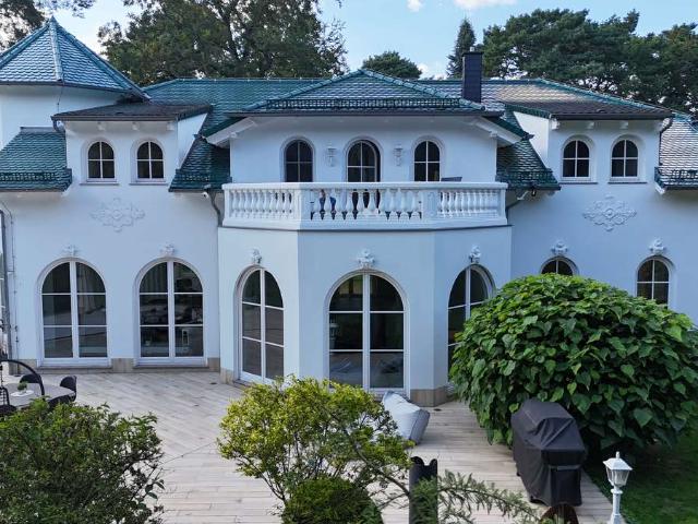 Traumhafte Designer Villa – Luxuswohnen auf parkähnlichem Anwesen nahe Berlin