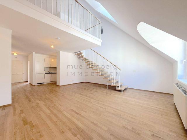 Traumhafte DG Wohnung in 1060 Wien: 4 Zimmer und Balkon!