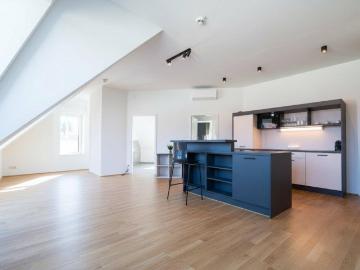 Traumhafte DG Wohnung mit Terrasse