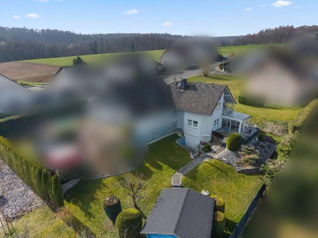 Traumhafte Doppelhaushälfte mit großem Garten, Wintergarten und Sauna
