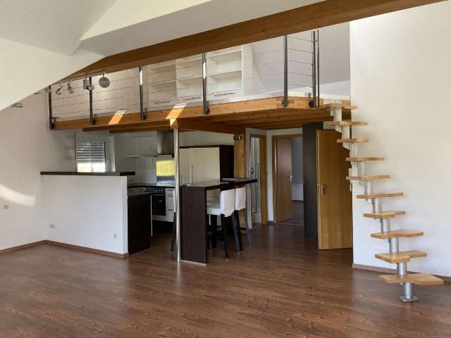 Traumhafte Galerie Wohnung mit Blick ins Grüne am Ortsrand mit Garage und Stellplatz