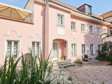 Traumhafte Gartenwohnung in barockem Stilhaus in Stockerau: 6 Zimmer, 220m²!