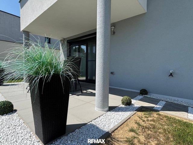 „Traumhafte Gartenwohnung – Ihr privates Paradies im Grünen“