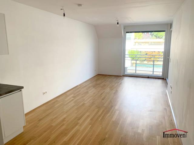 Traumhafte helle 2 Zimmerwohnung mit Loggia und kleinem Garten! Mietbeginn 01.09.2026