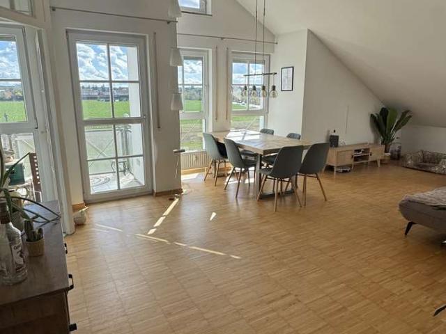 Traumhafte, helle 3 Zimmer Dachgeschosswohnung, 98qm in top Lage in Gilching
