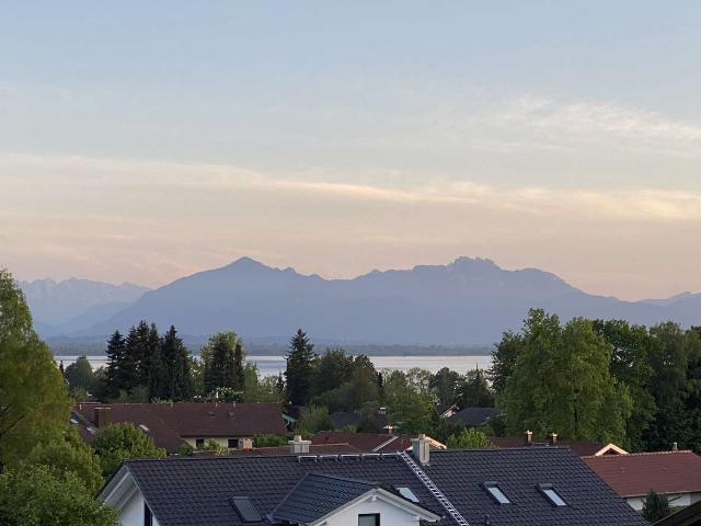 Traumhafte, helle 4 Zimmer Wohnung in Traumlage mit Garten