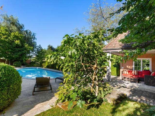 Traumhafte Landhausvilla mit Pool und idyllischer Gartenanlage
