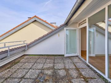Traumhafte Loggia! Modernisierte 3 Zimmer DG Wohnung in Schwetzingen zur Miete