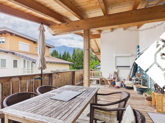 Traumhafte Penthousewohnung mit weitläufiger Sonnenterasse und Garten zur Miete