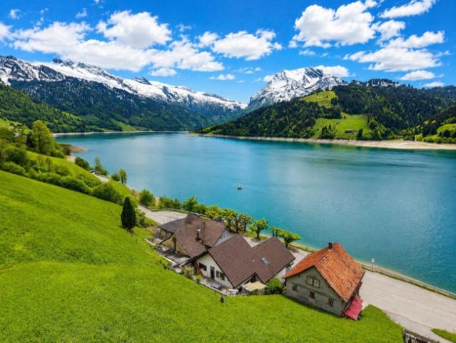 Traumhafte See und Bergsicht