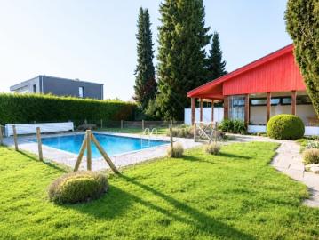 Traumhafte Seesicht am Bielersee 8.5 Zimmer Haus mit Pool und 1'443 m² Grundstück