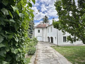 Traumhafte Villa mit ca. 1.000 m² Garten und Garage | hochwertig saniert | TOP PREIS!