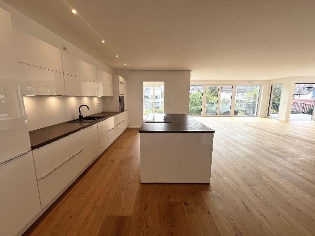 Traumhafte Wohnung am Rochusweg 3,5 Zimmer, 2 Bäder, Balkon, Einbauküche, Tiefgarage !