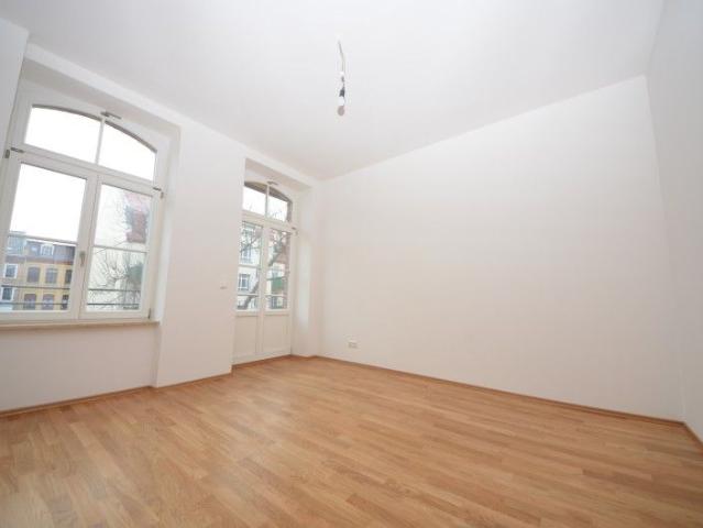 Traumhafte Wohnung in der ehemaligen Kunstdruckanstalt Dr. Trenkler – Co !