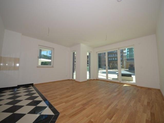 Traumhafte Wohnung mit TERRASSE und GARTEN in der ehemaligen Kunstdruckanstalt Dr. Trenkler – Co