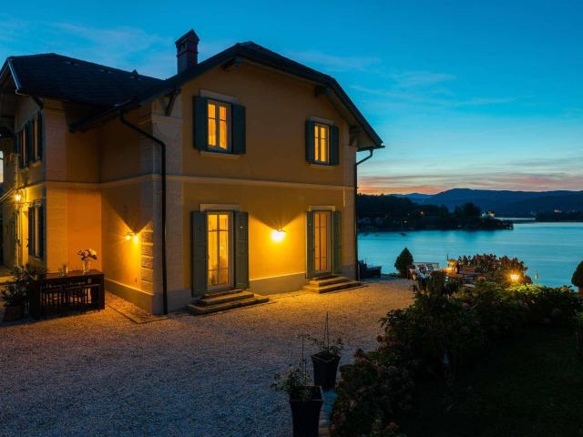 TRAUMHAFTE WÖRTHERSEE STILVILLA MIT EINZIGARTIGEM BLICK UND PRIVATEM SEEZUGANG