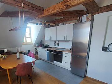 Traumhafte 2,5 Zimmer Dachgeschosswohnung in Zentrumslage