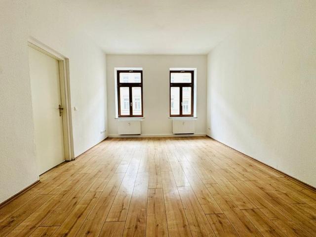 traumhafte 2 Raum Wohnung *TOP* saniert citynah in Anger Crottendorf!
