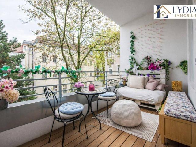 Traumhafte 2 Zimmer Altbauwohnung mit Loggia zum Innenhof, sehr gepflegt, Top Anbindung / Kurzzeitvermietung evtl. möglich