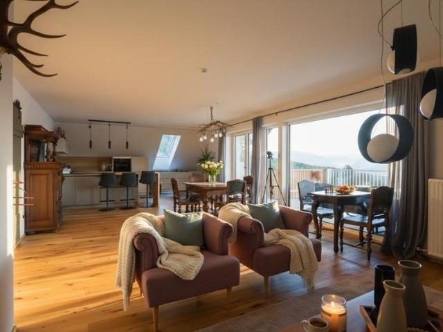 Traumhafte 2 Zimmer Wohnung mit phänomenalem Ausblick und großer Balkonterrasse