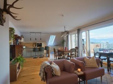 Traumhafte 2 Zimmer Wohnung mit phänomenalem Ausblick und großer Balkonterrasse