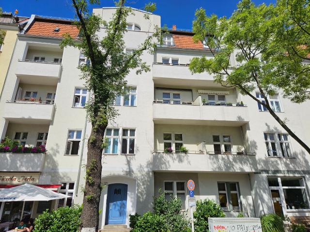 Traumhafte 2 Zimmerwohnung mit Balkon nahe der Schloßstraße !