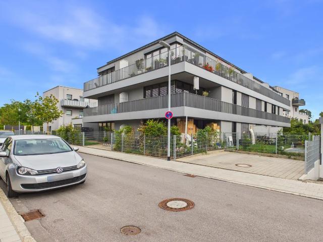 Traumhafte 2 ZKB Wohnung im Penthouse Stil in IN Süd! Dachterrasse, EBK & zwei TG Stellpl. inkl.!