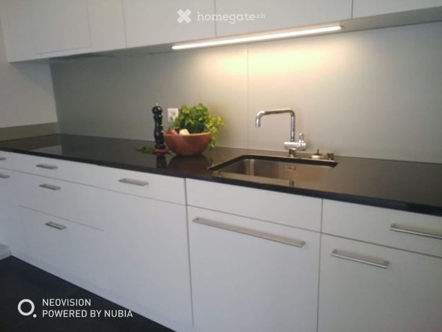 Traumhafte 3.5 Zimmer Attikawohnung mit grosser Loggia & Terrasse direkt am Bahnhof in Suhr