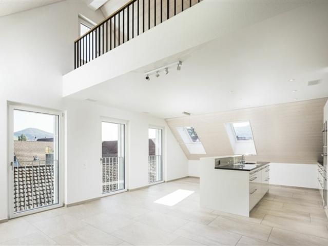 Traumhafte 3.5 Zimmer Wohnung mit Galerie und Balkon