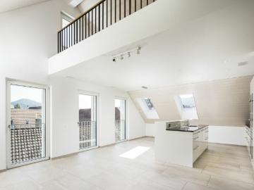 Traumhafte 3.5 Zimmer Wohnung mit Galerie und Balkon