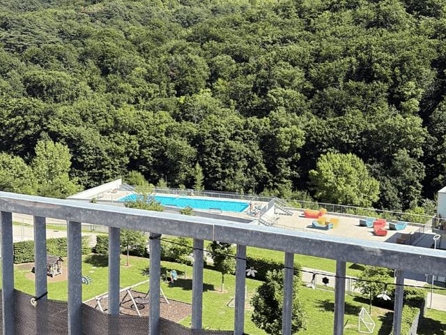 Traumhafte 3 Zimmer Maisonette mit Südterrasse, Waldblick & Pool