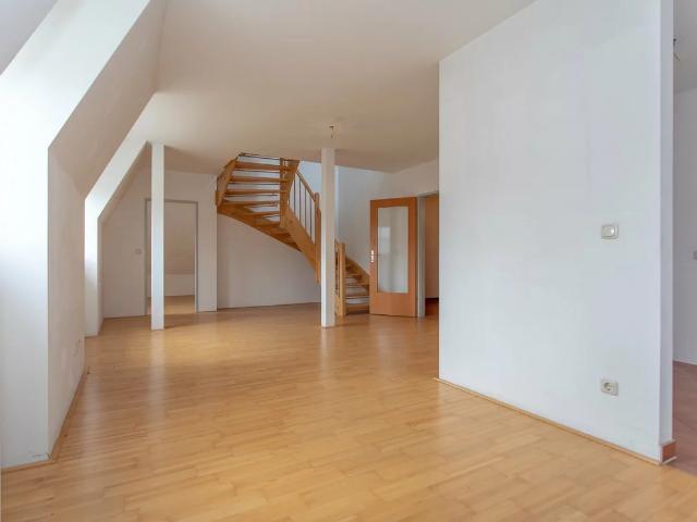 Traumhafte 3 Zimmer Maisonette Wohnung mit Galerie